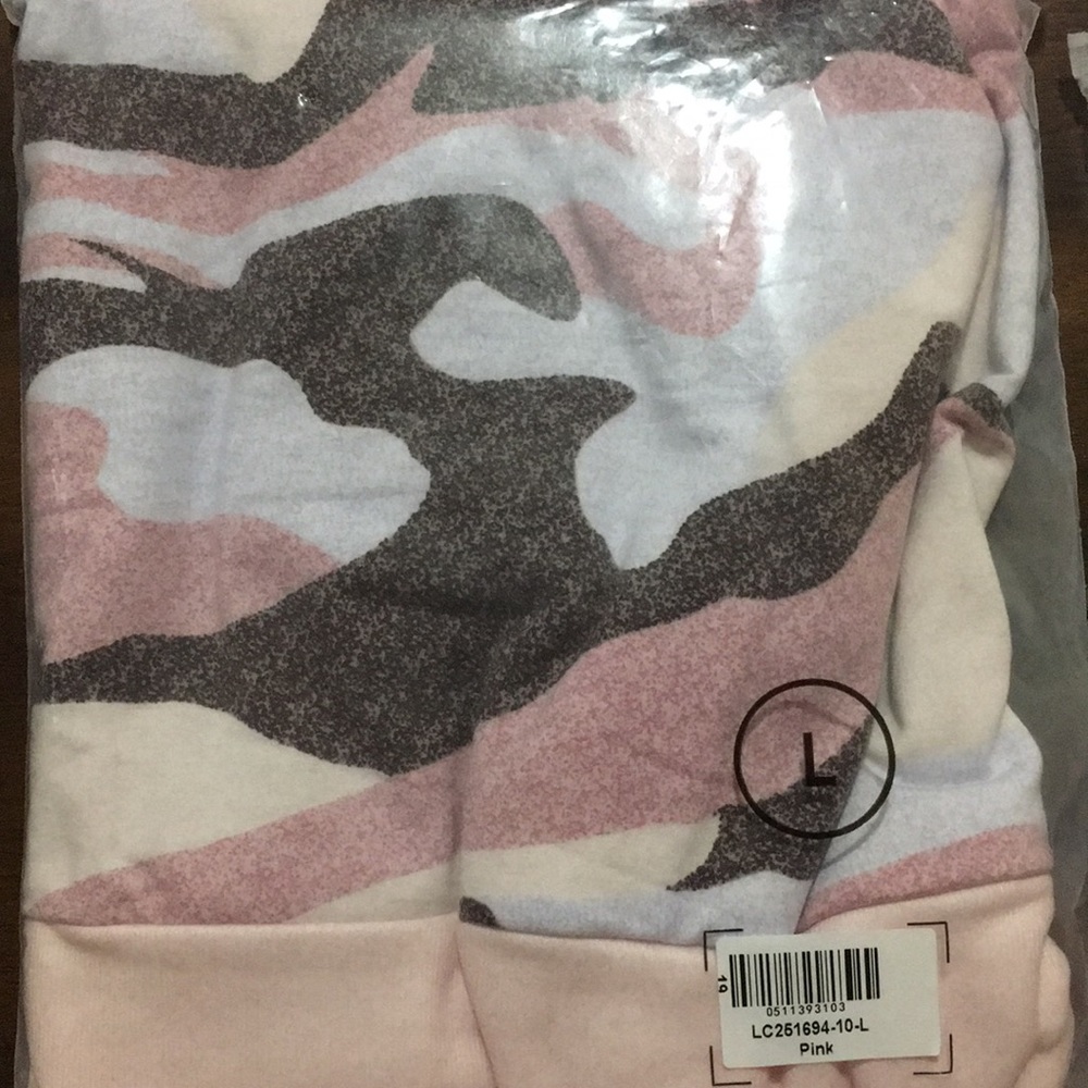 (1 left -not restocking)CAMO sweatshirt in pink - Picture 5 of 5